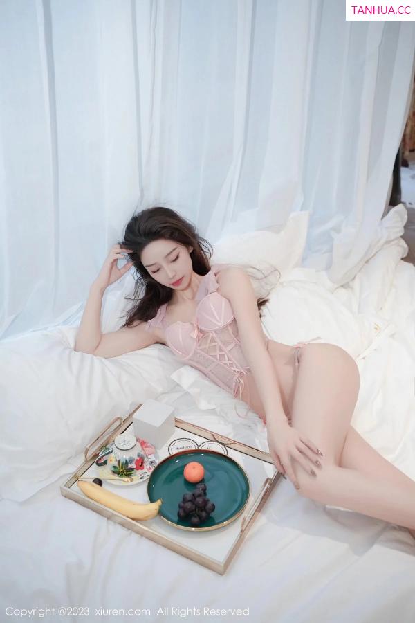   [XiuRen]高清写真图 2023.12.13 No.7805 苏曼兮 妩媚美腿第3张图片